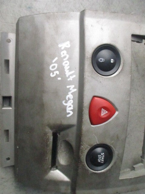 2009 RENAULT MEGANE MK2 START/STOP SWITCH & RADIO TRIM