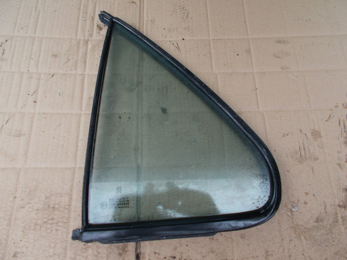 PEUGEOT 306 ESTATE NSR PASSENGER SIDE REAR DOOR QUARTER WINDOW GLASS E943R000015