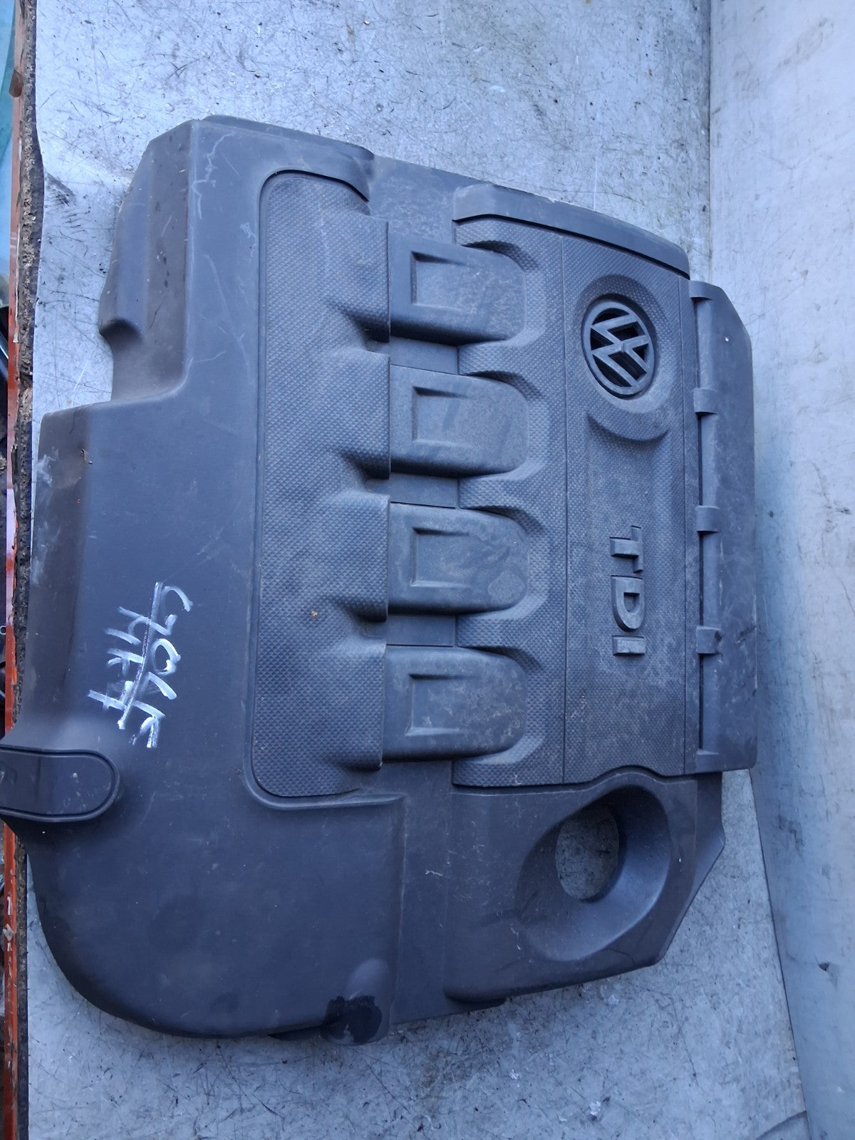 2013 VW VOLKSWAGEN GOLF MK7 ENGINE COVER 04L103925J