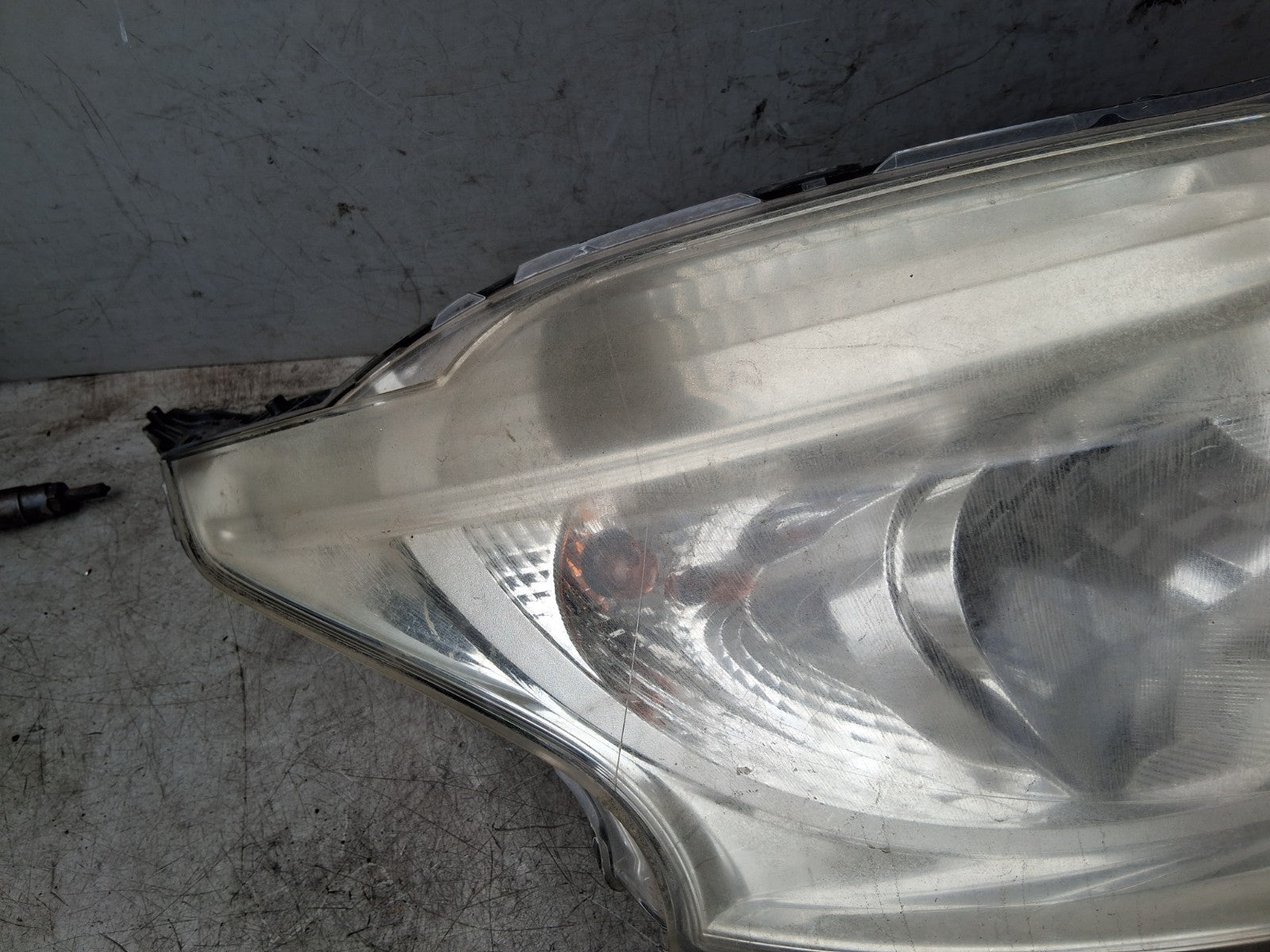 2012 PEUGEOT 208 OSF DRIVER SIDE FRONT HEADLIGHT HEADLAMP 9802221380