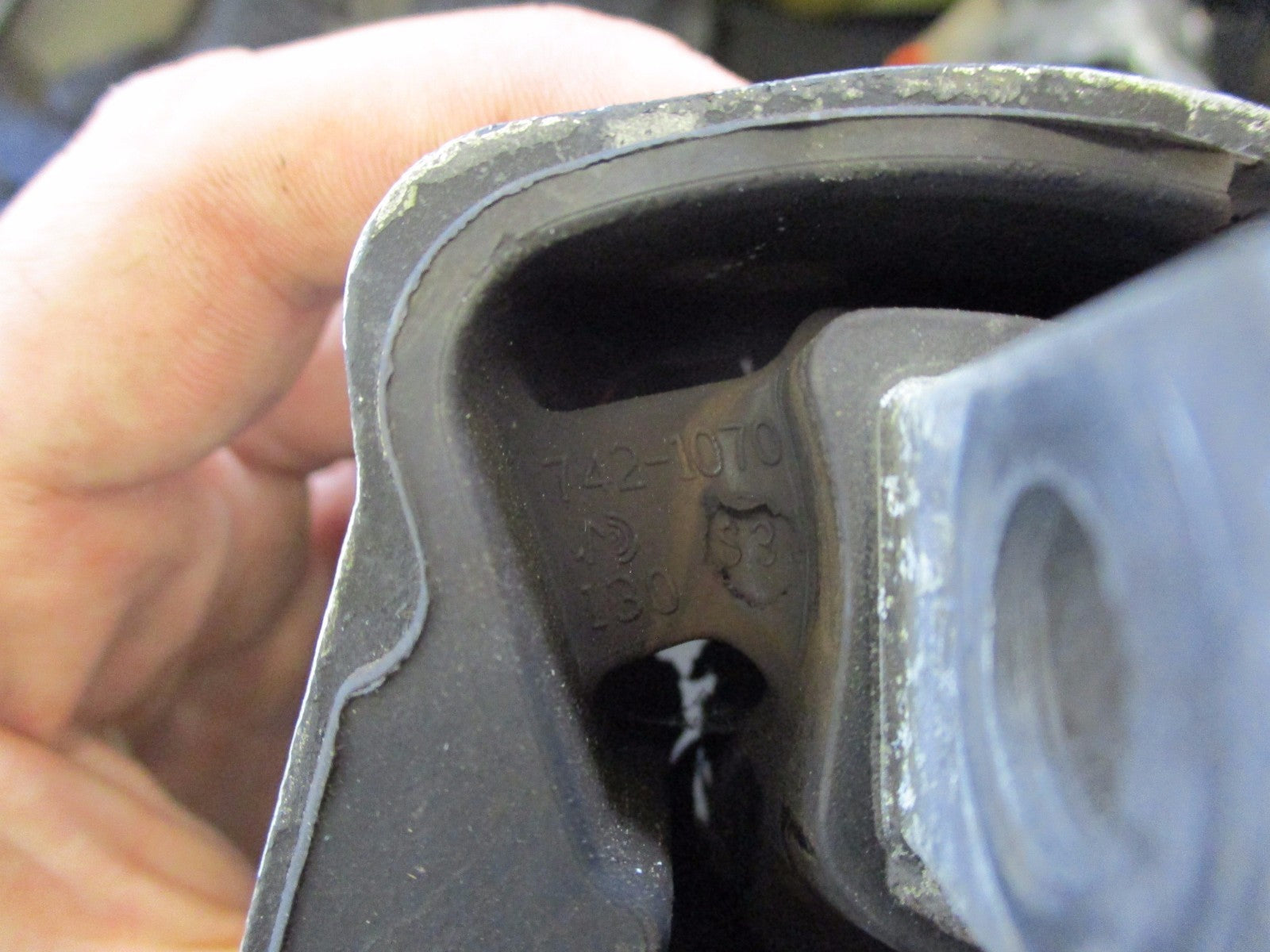 MERCEDES C CLASS S204 2013 C220 CDI 2.1 LOWER GEARBOX ENGINE MOUNT A2122400818