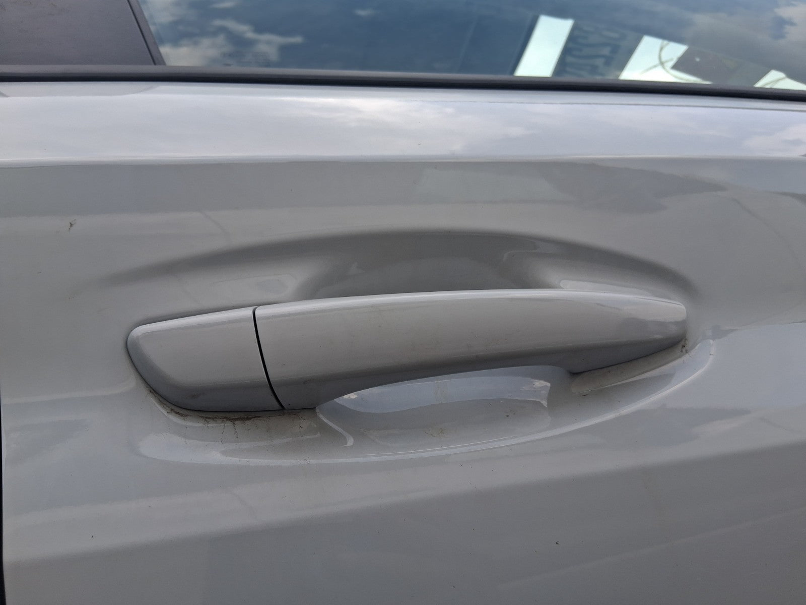 PEUGEOT 208 MK2 2025 OS DRIVER SIDE FRONT EXTERIOR DOOR HANDLE WHITE OKENITE ESU