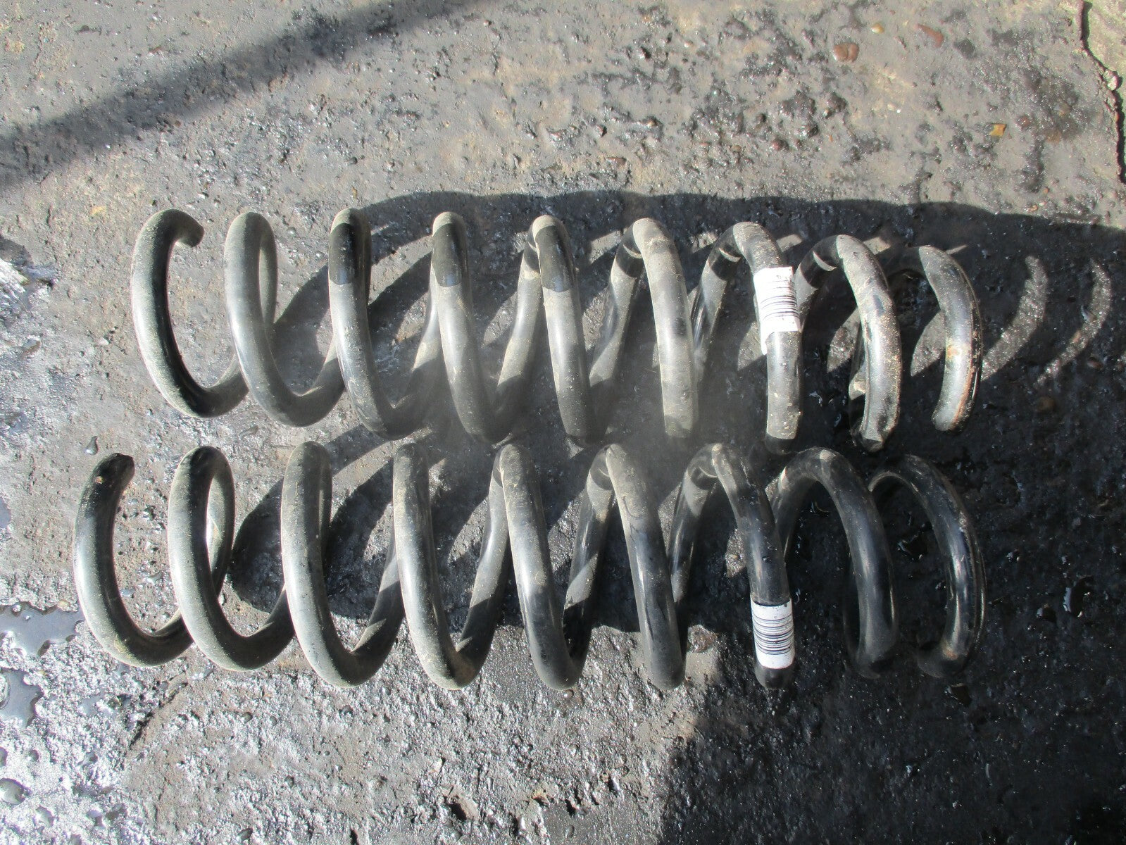 BMW 1 SERIES F20 F21 PAIR REAR SUSPENSION COIL SPRINGS