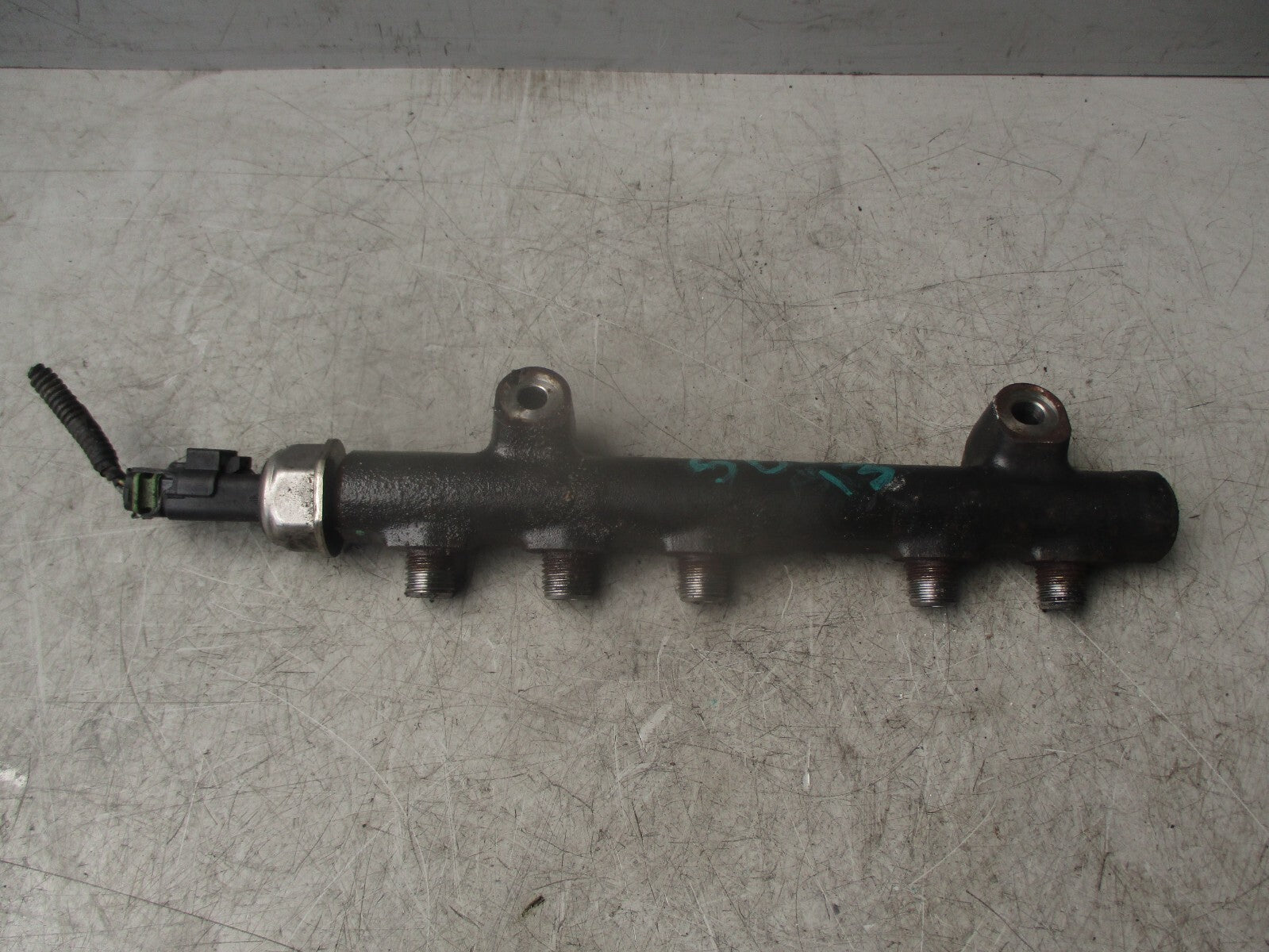 2013 VOLVO S60 MK2 1.6 DIESEL FUEL INJECTOR RAIL 9685297580