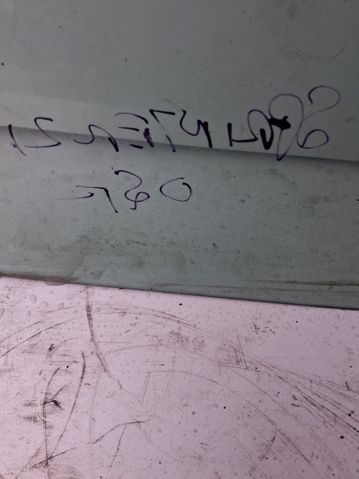 MERCEDES SPRINTER 2021 W907 OSF DRIVER SIDE DOOR WINDOW GLASS 43R001025