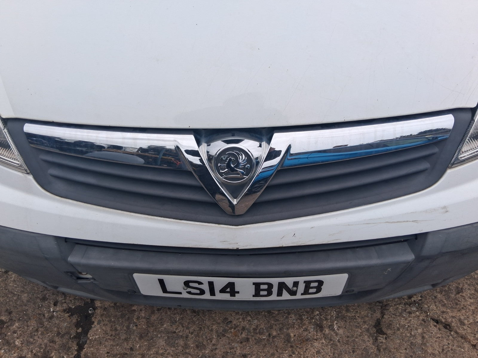 2014 VAUXHALL VIVARO MK1 COMPLETE UPPER BUMPER FRONT GRILL BADGE CHROME GRILLE