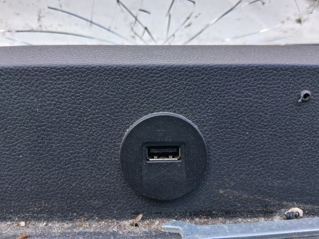 2024 RENAULT MASTER MK3 DASH USB PORT SOCKET CONNECTOR