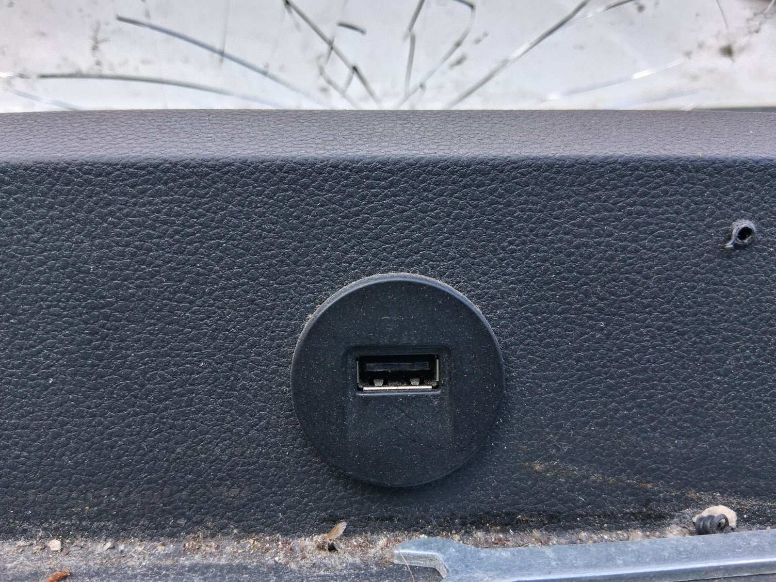2024 RENAULT MASTER MK3 DASH USB PORT SOCKET CONNECTOR