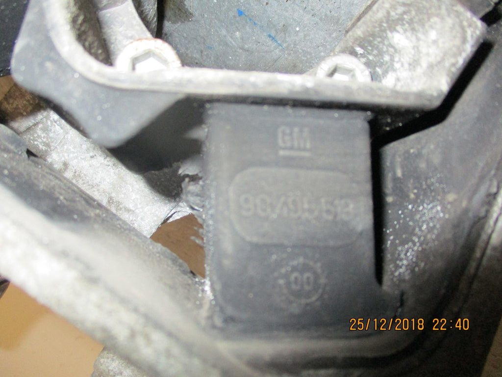 VAUXHALL VECTRA B ENGINE MOUNT BRACKET 90497583