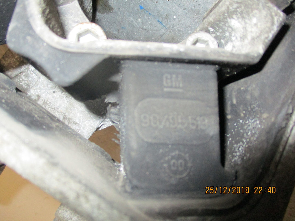 VAUXHALL VECTRA B ENGINE MOUNT BRACKET 90497583