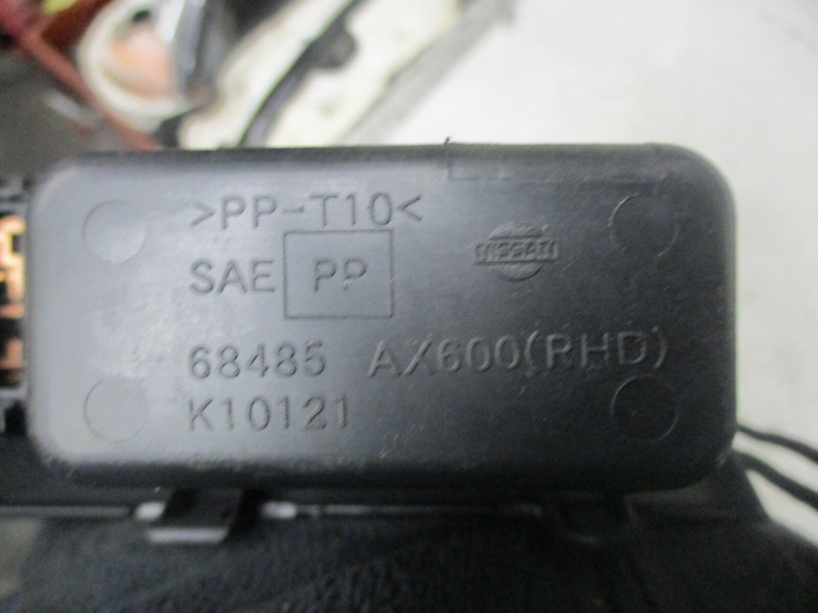 NISSAN MICRA K12 MK3 2005 HEADLIGHT LEVEL MIRROR ADJUST SWITCH TRIM 68485AX600