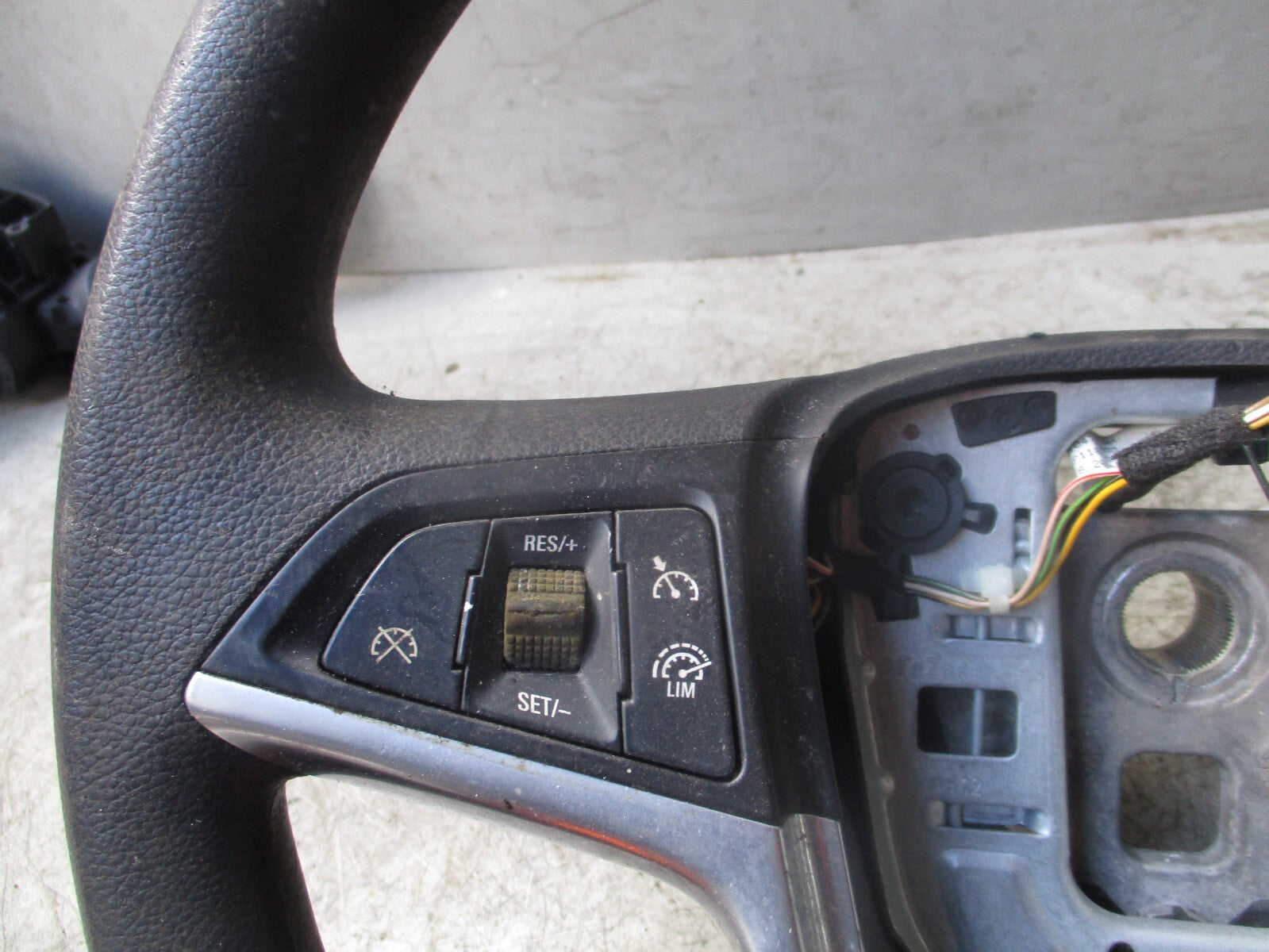 2015 VAUXHALL ASTRA J MULTI-FUNCTION STEERING WHEEL 13351039