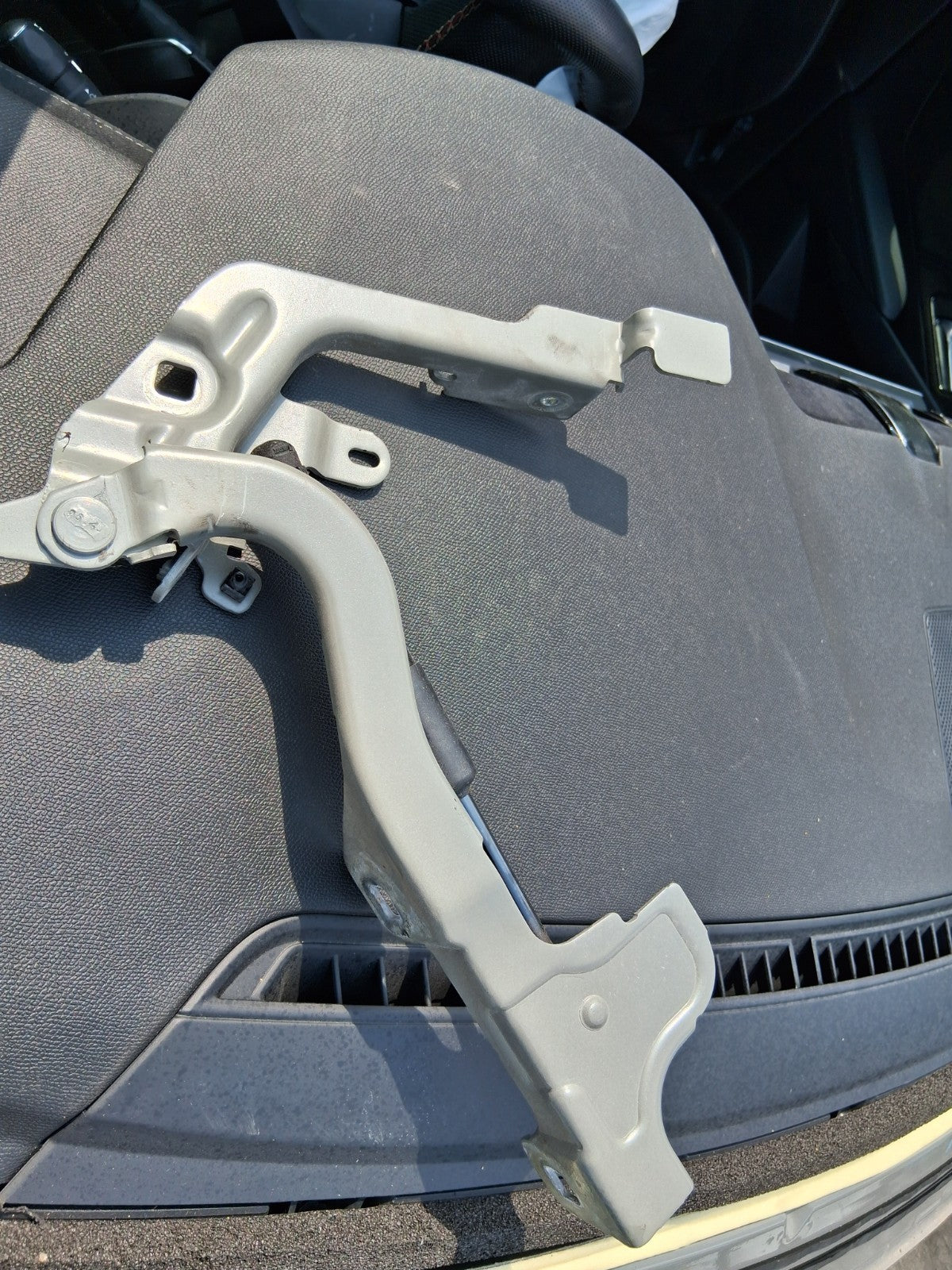 2024 DS AUTOMOBILES DS 7 NSF PASSENGER SIDE BONNET HINGE 9830049680
