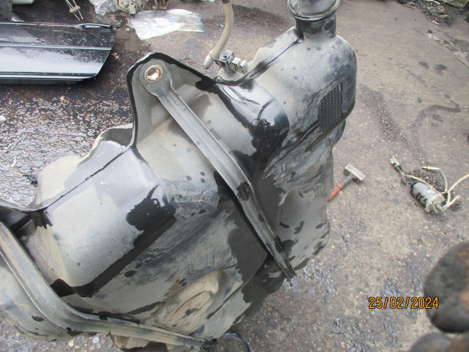 VAUXHALL VIVARO X82 MK2 2017 1.6 DIESEL FUEL TANK 93461339