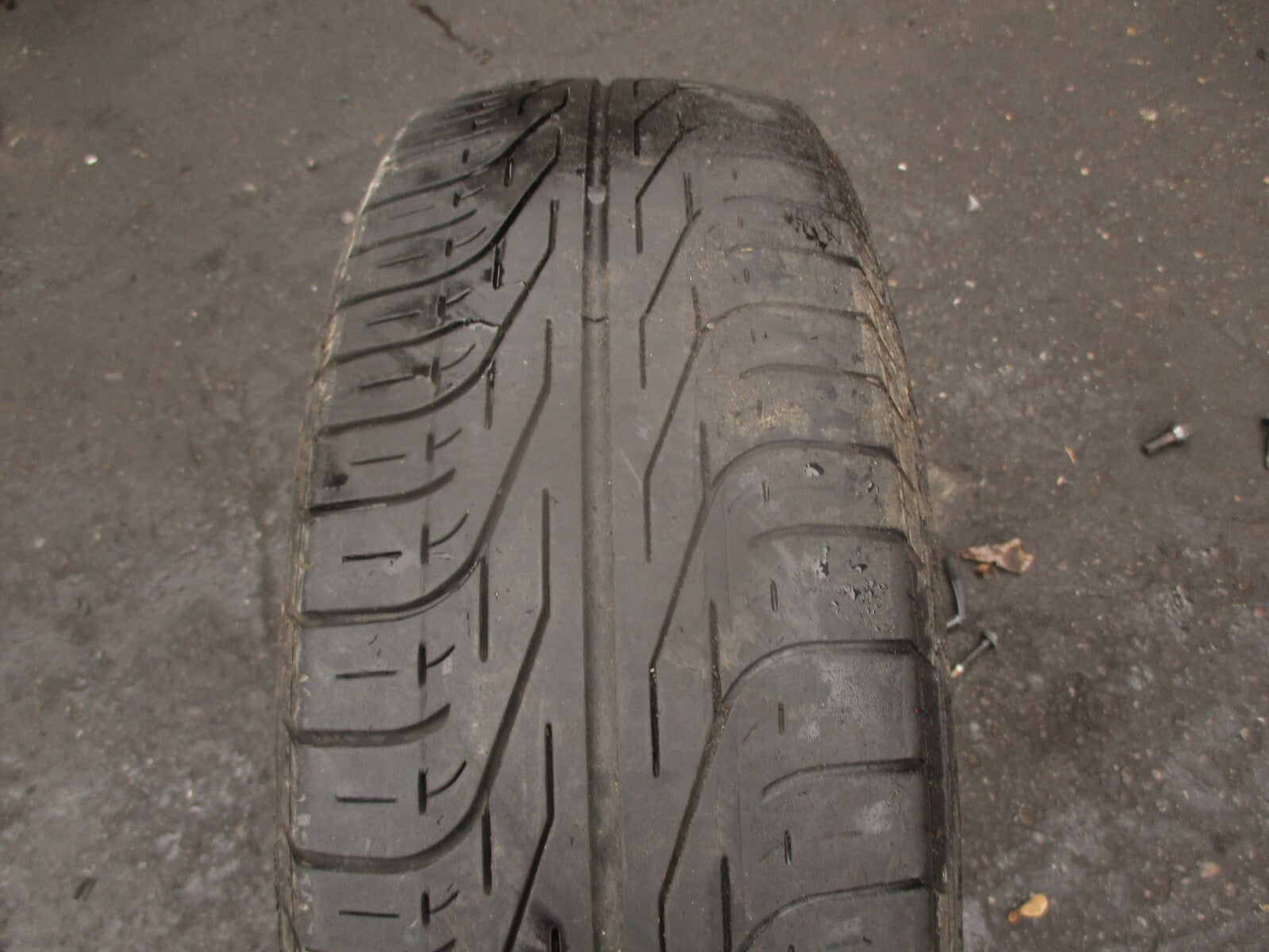 2001 VOLKSWAGEN GOLF MK4 15 INCH STEEL WHEEL WITH TYRE 195/65R15