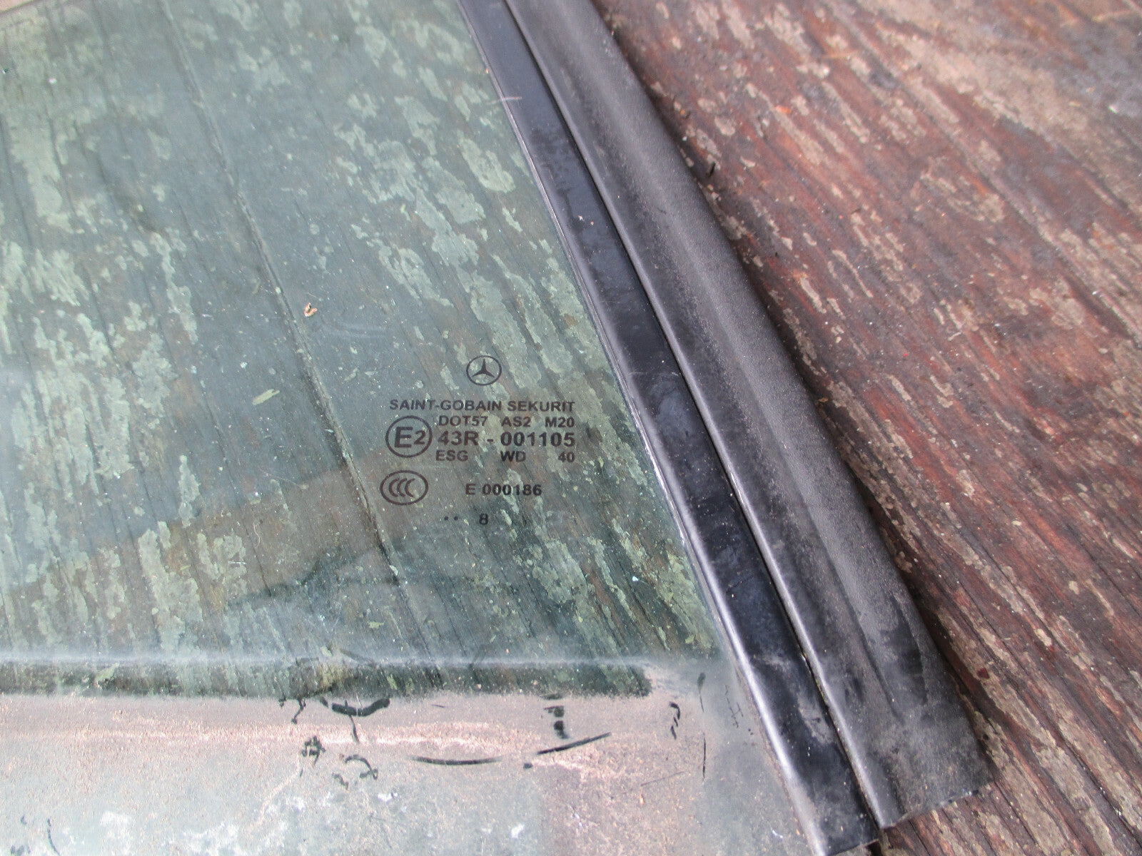 MERCEDES BENZ SLK R171 2010 OSR DRIVER SIDE REAR QUARTER WINDOW GLASS