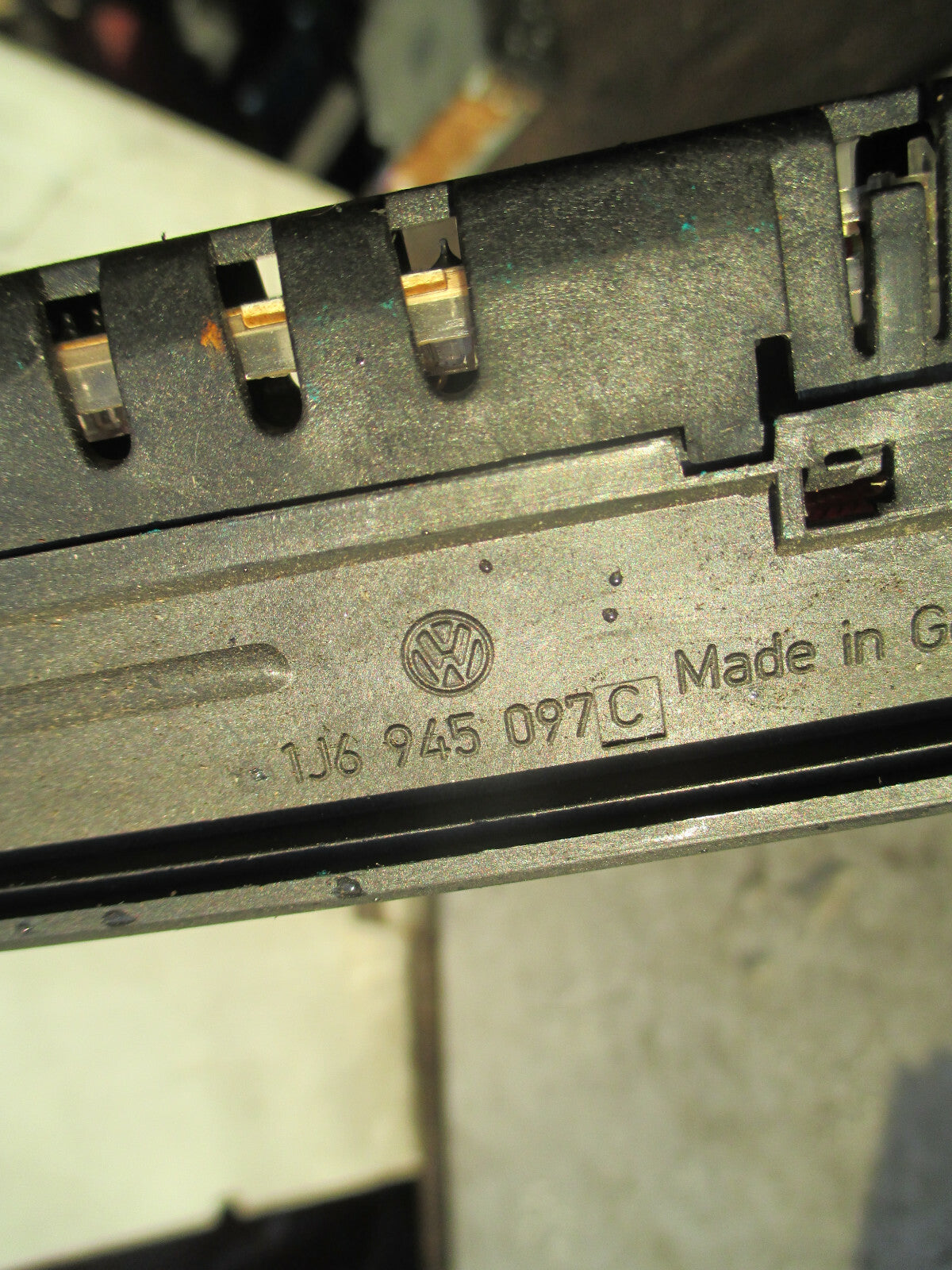 VW VOLKSWAGEN SHARAN 2006 REAR TAILGATE THIRD BRAKE LIGHT 1J6945097C