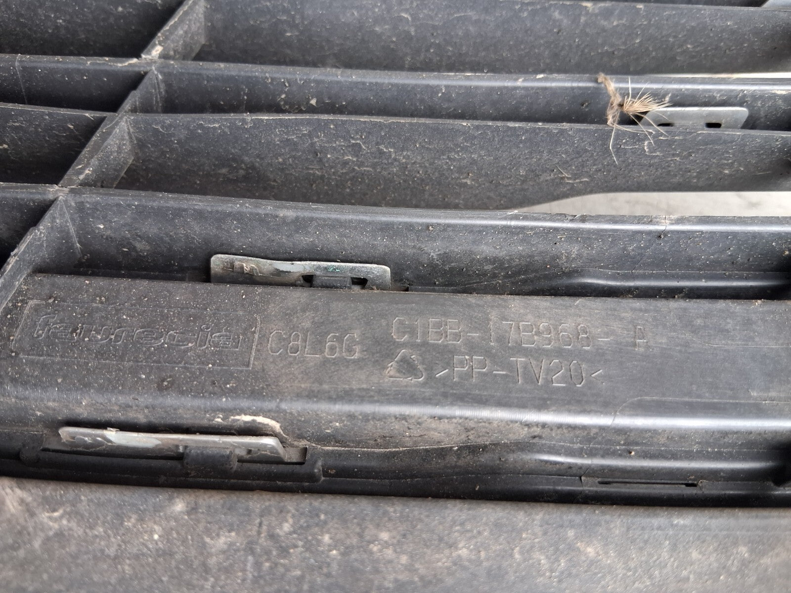 FORD MONDEO MK5 2016 FRONT BUMPER UPPER CENTRE GRILLE TRIM C1BB17B968A