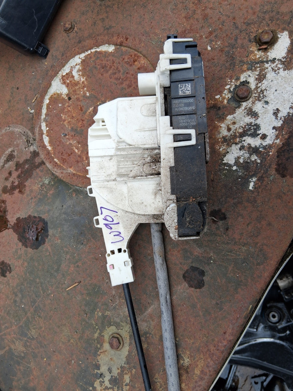 2020 MERCEDES BENZ SPRINTER W907 NSF PASSENGER SIDE FRONT DOOR LOCK MECHANISM