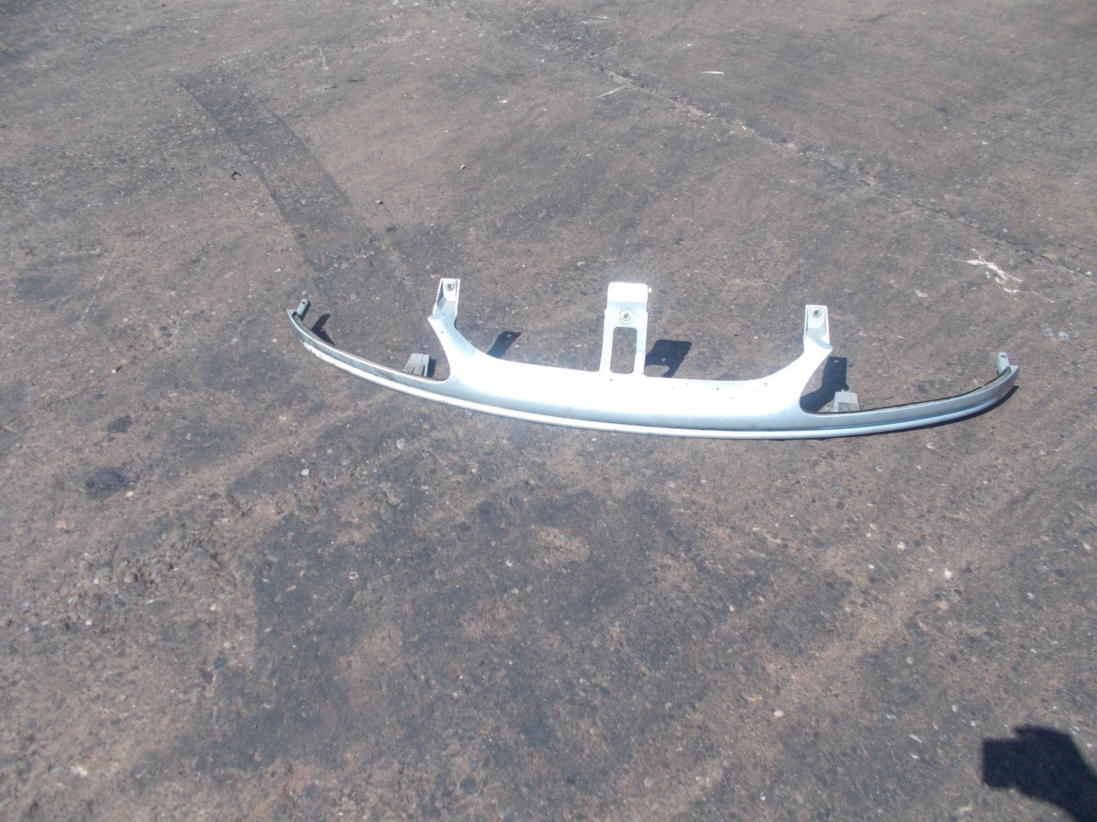 RENAULT LAGUNA MK2 2001 FRONT BUMPER UPPER PANEL 7700414353B SILVER