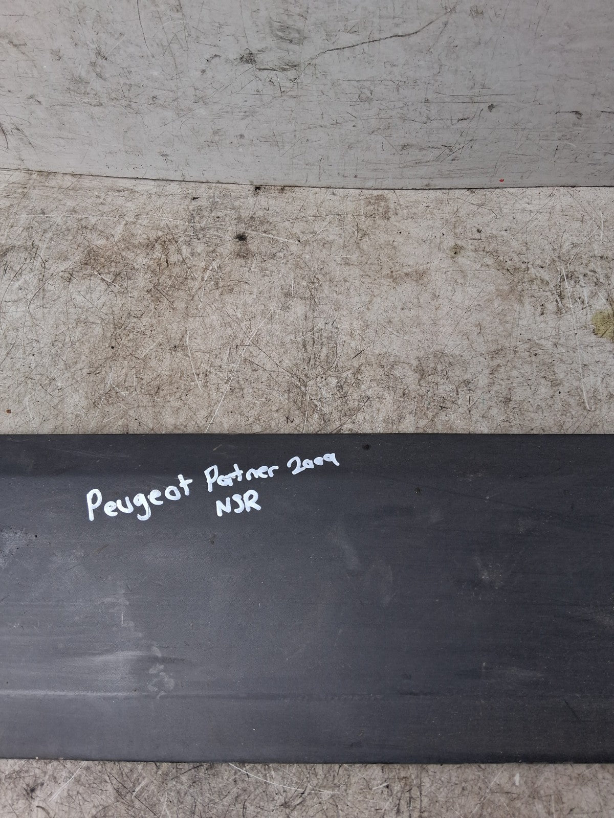 2009 PEUGEOT PARTNER NSR PASSENGER SIDE REAR DOOR MOULDING TRIM C0092Y10