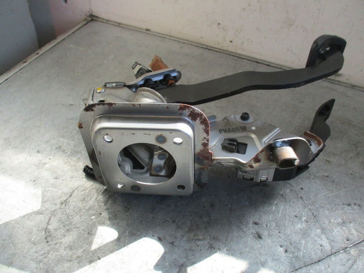 NISSAN JUKE 2016 ACCELERATOR THROTTLE & BRAKE PEDAL SET 180024DA0B