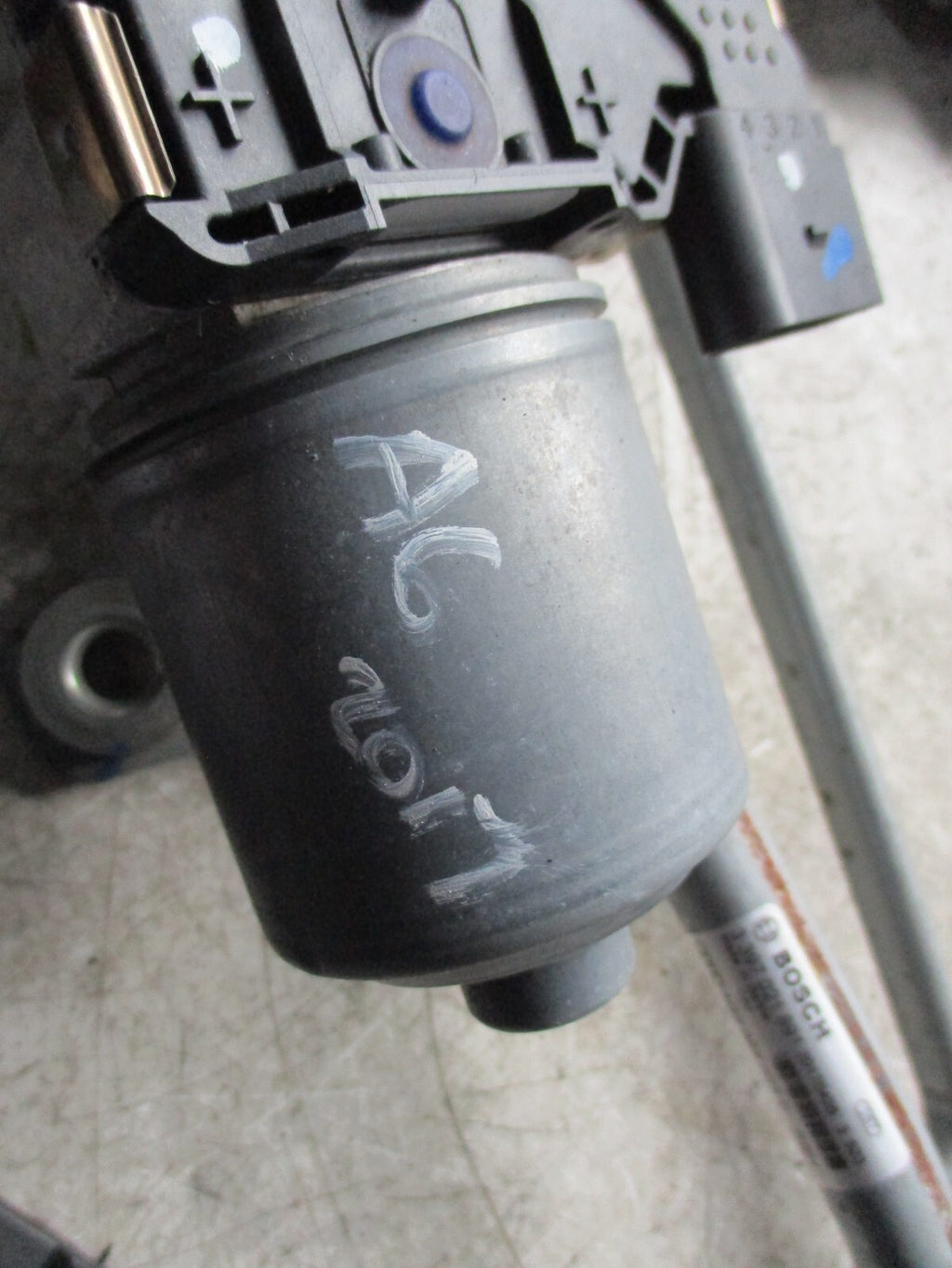 AUDI A6 C7 2016 FRONT WINDSCREEN WIPER MOTOR LINKAGES 4G2955023C