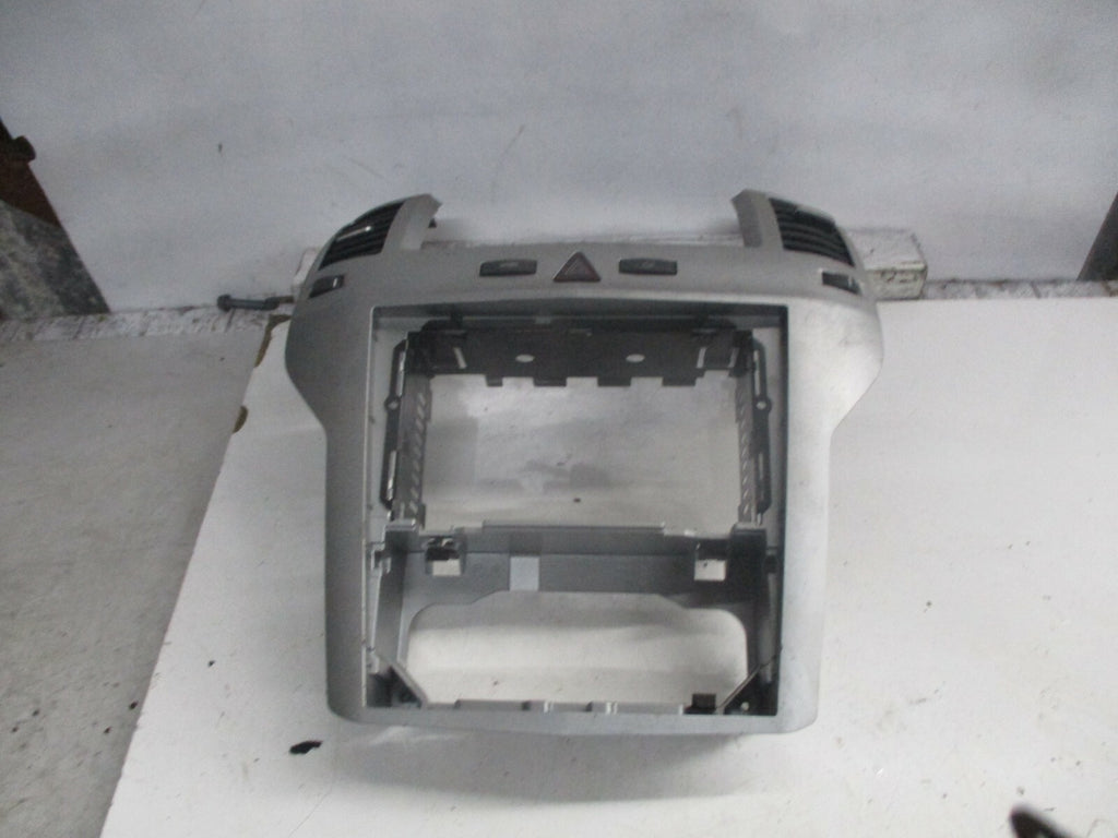 VAUXHALL ZAFIRA B MK2 2007 STEREO HEAD UNIT SURROUND TRIM AIR VENTS 13100107