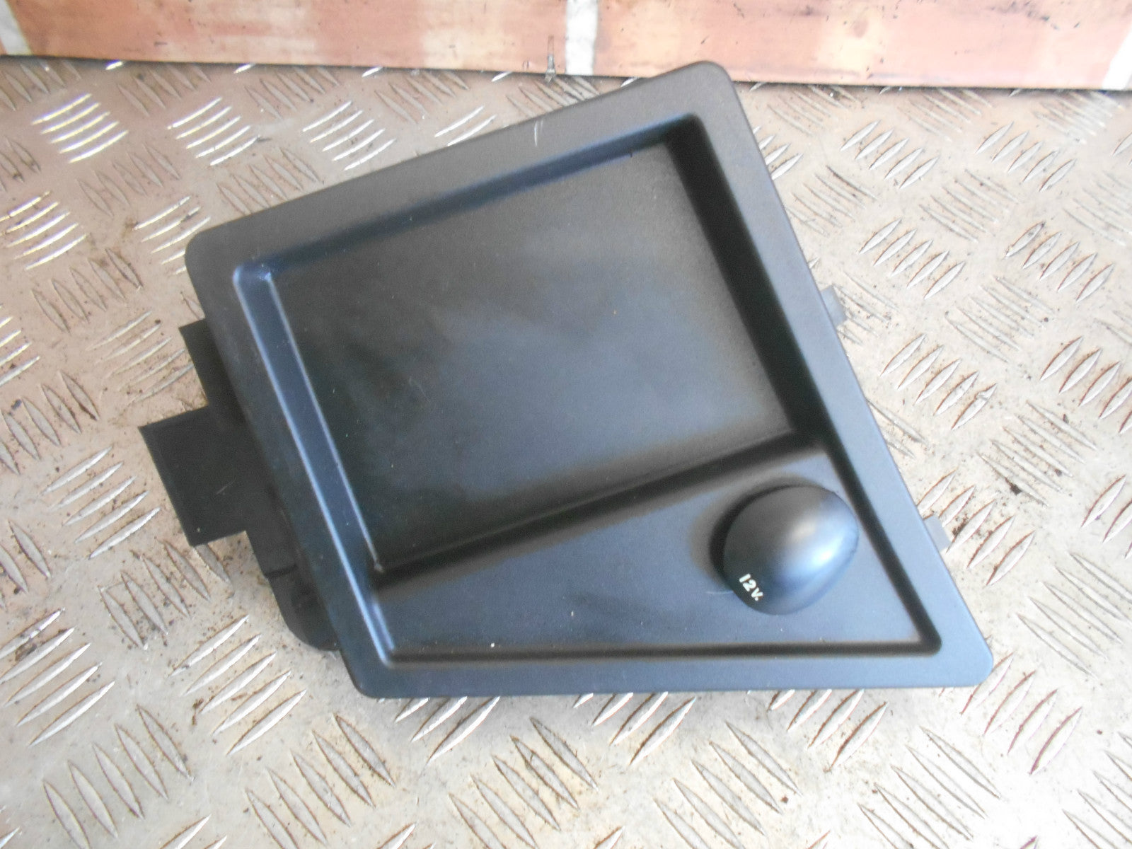 PEUGEOT 307 CC 307CC 2006 CENTRE CONSOLE COIN HOLDER 12V SOCKET 9648977177