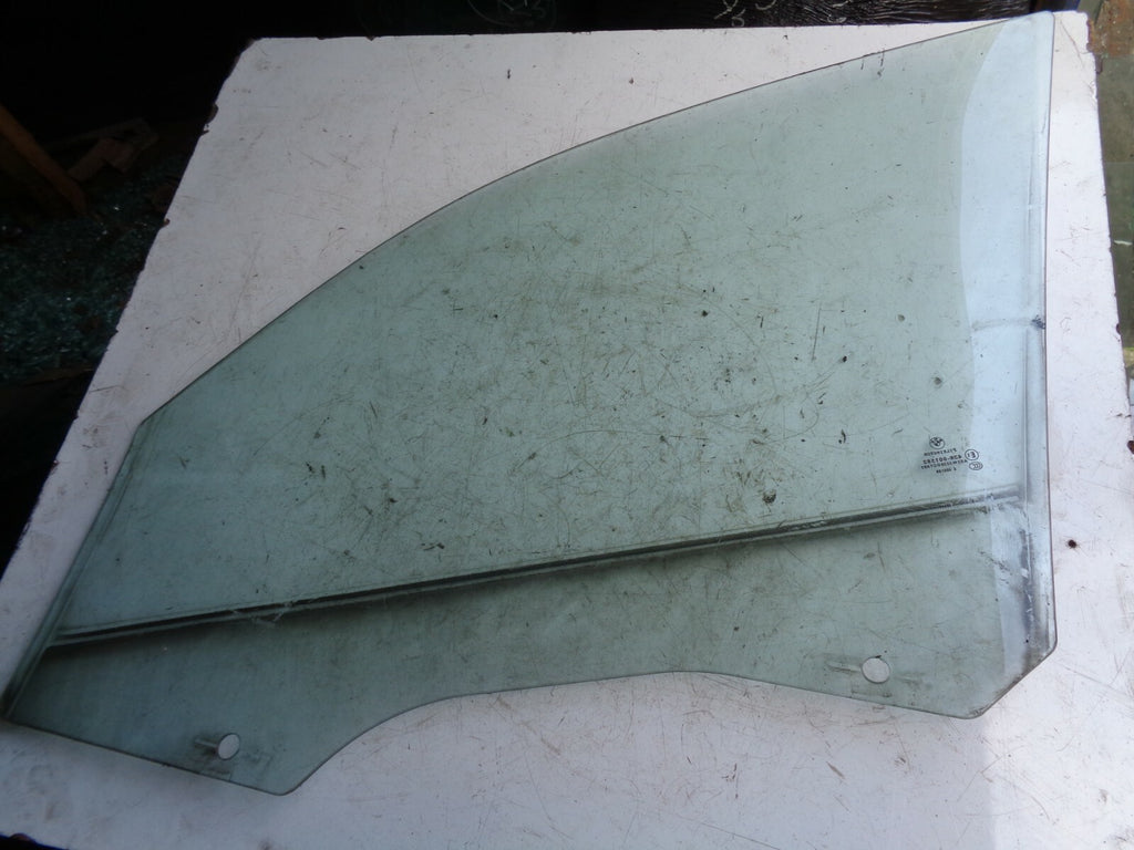 BMW 118D 2011 E87 OSF DRIVER SIDE FRONT WINDOW GLASS E143R001582