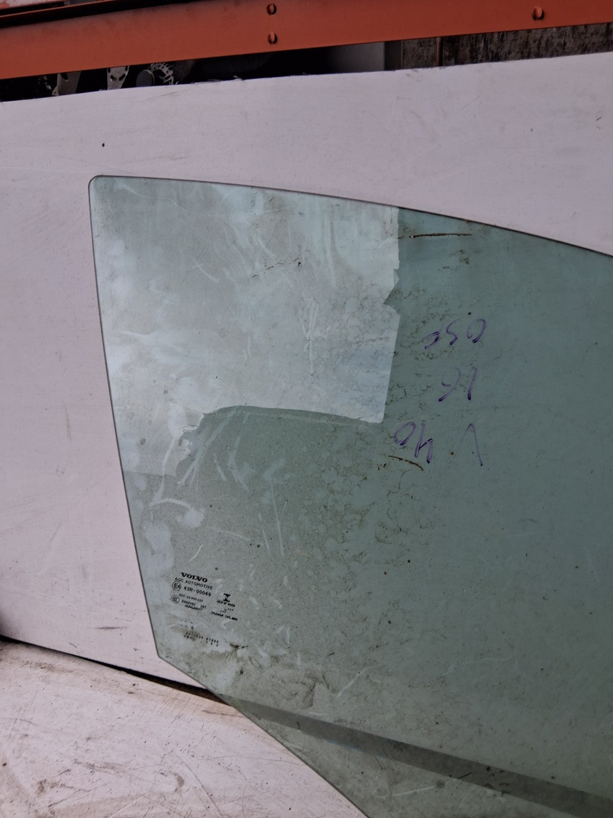 2016 VOLVO V40 R DESIGN OSF DRIVER SIDE FRONT WINDOW GLASS