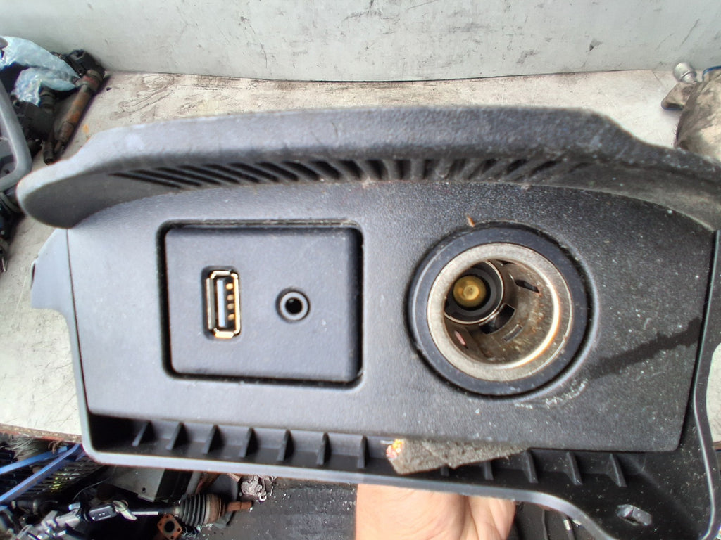 2016 VAUXHALL ZAFIRA C MK3 POWER OUTLET SOCKET USB PORT WITH TRIM PANEL 1059759X