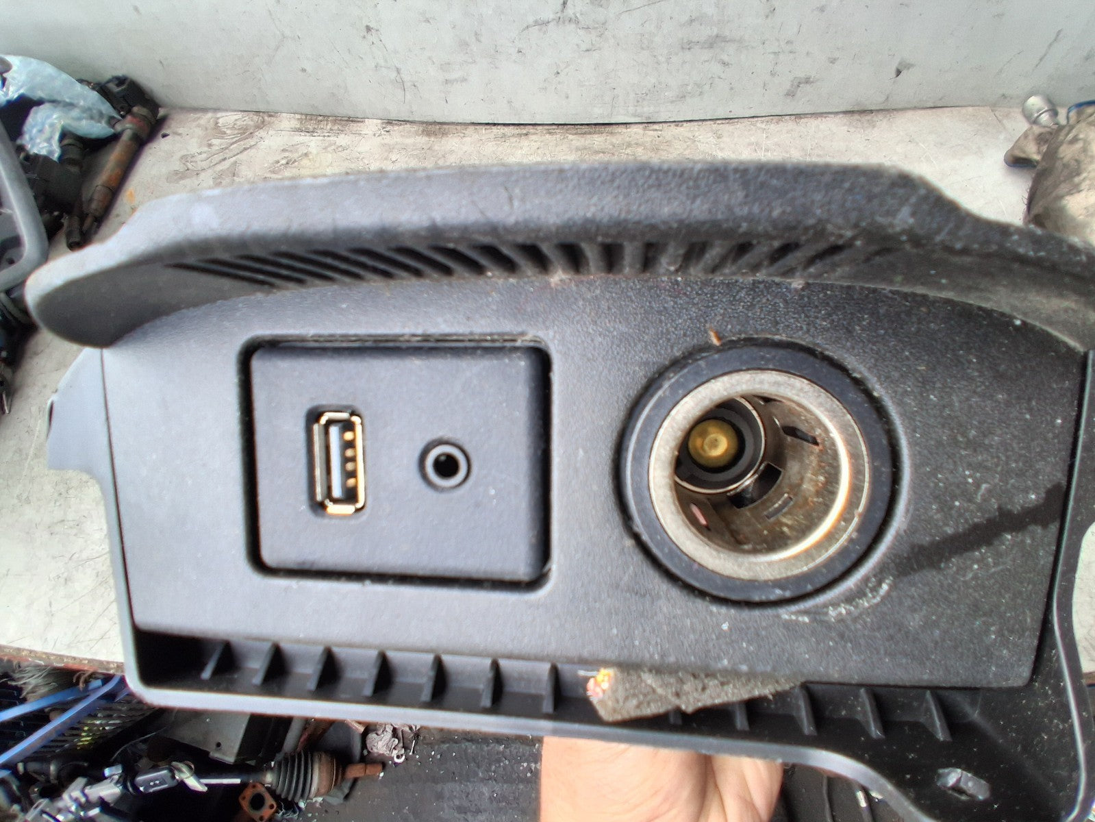 2016 VAUXHALL ZAFIRA C MK3 POWER OUTLET SOCKET USB PORT WITH TRIM PANEL 1059759X