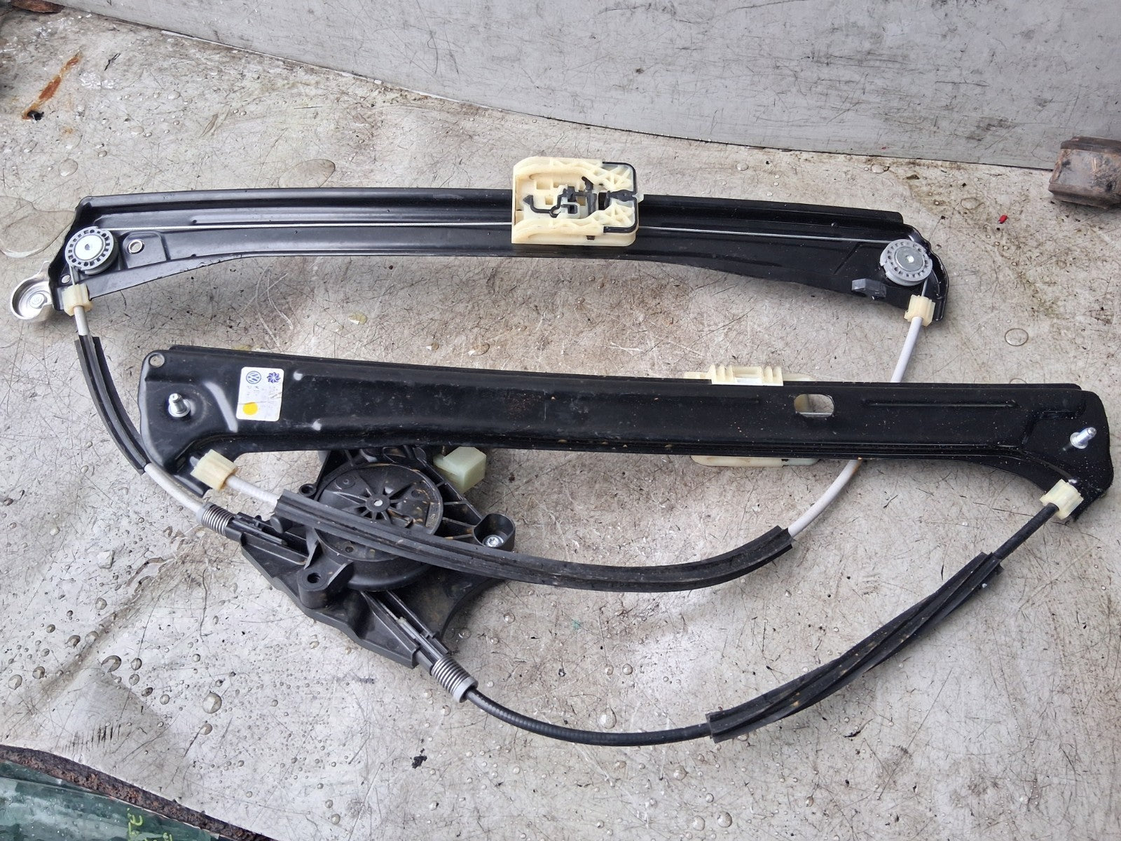 VW VOLKSWAGEN TIGUAN MK2 NSF PASSENGER SIDE FRONT LEFT WINDOW MOTOR REGULATOR