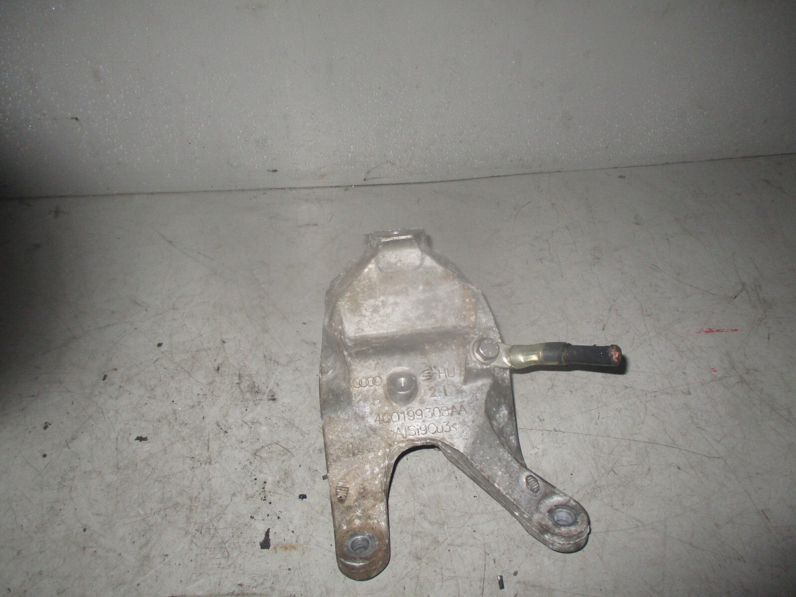 AUDI A6 2017 OSF DRIVER SIDE ENGINE MOUNT 4G0199308AA