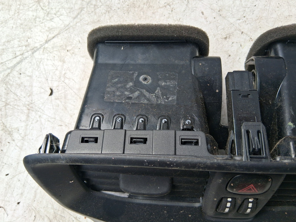 2016 VOLVO V40 DASH CENTER DOUBLE AIR VENT AND HAZARD SWITCH