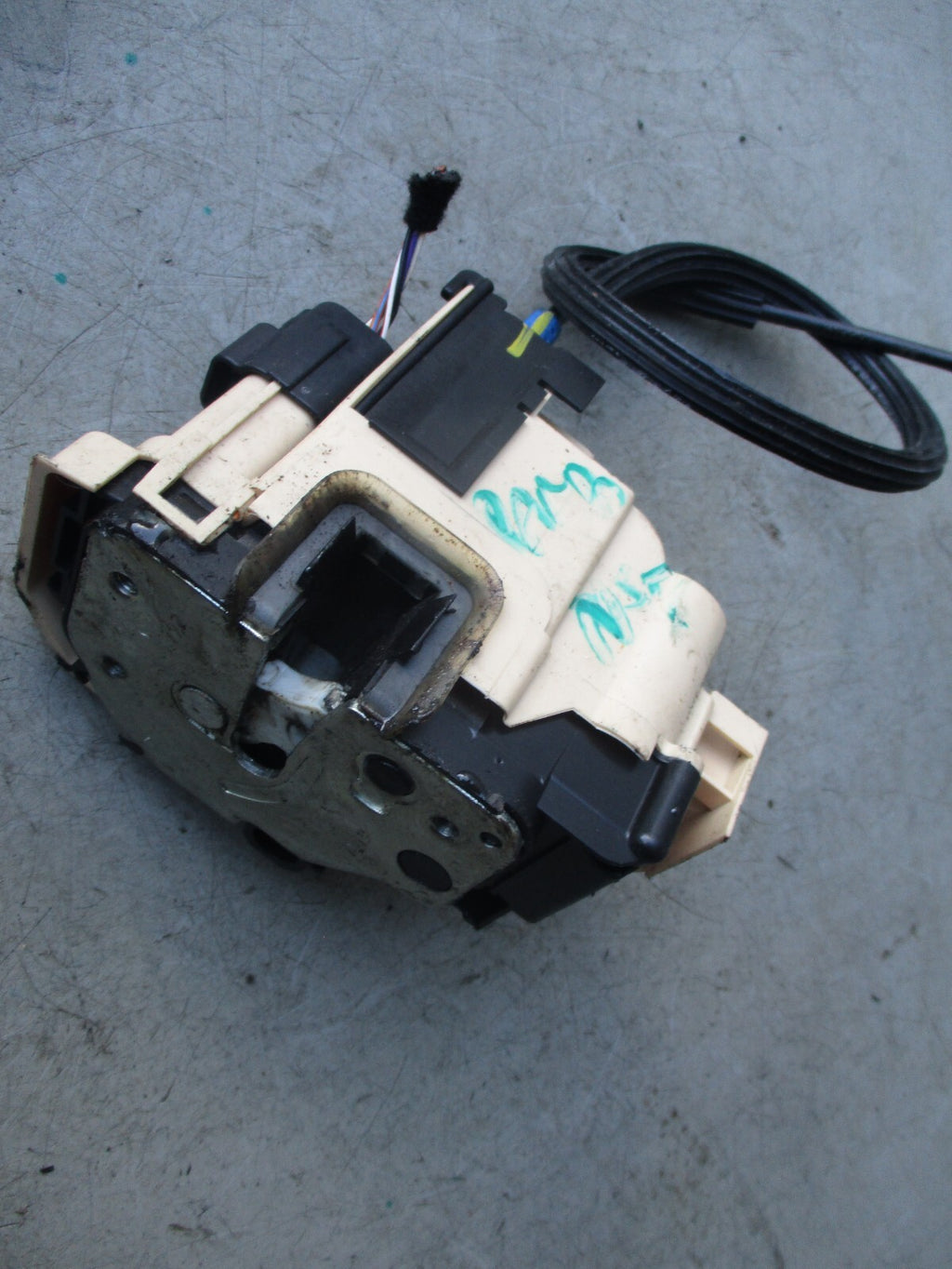 2019 FIAT PANDA MK3 NSF PASSENGER SIDE FRONT DOOR LOCK MECHANISM