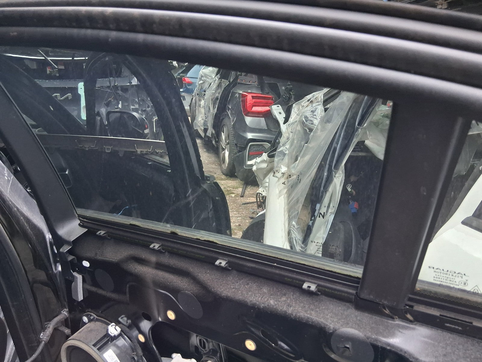 2017 JAGUAR XE OSR DRIVER SIDE REAR RIGHT WINDOW GLASS