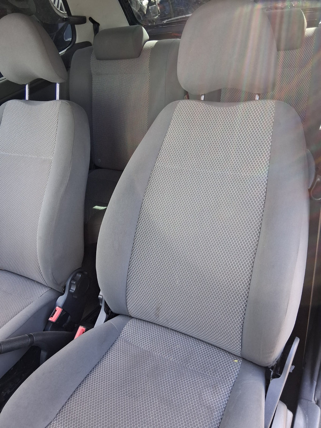 2011 VW VOLKSWAGEN FOX 3 DOOR NSF PASSENGER SIDE FRONT LEFT COMPLETE SEAT FABRIC