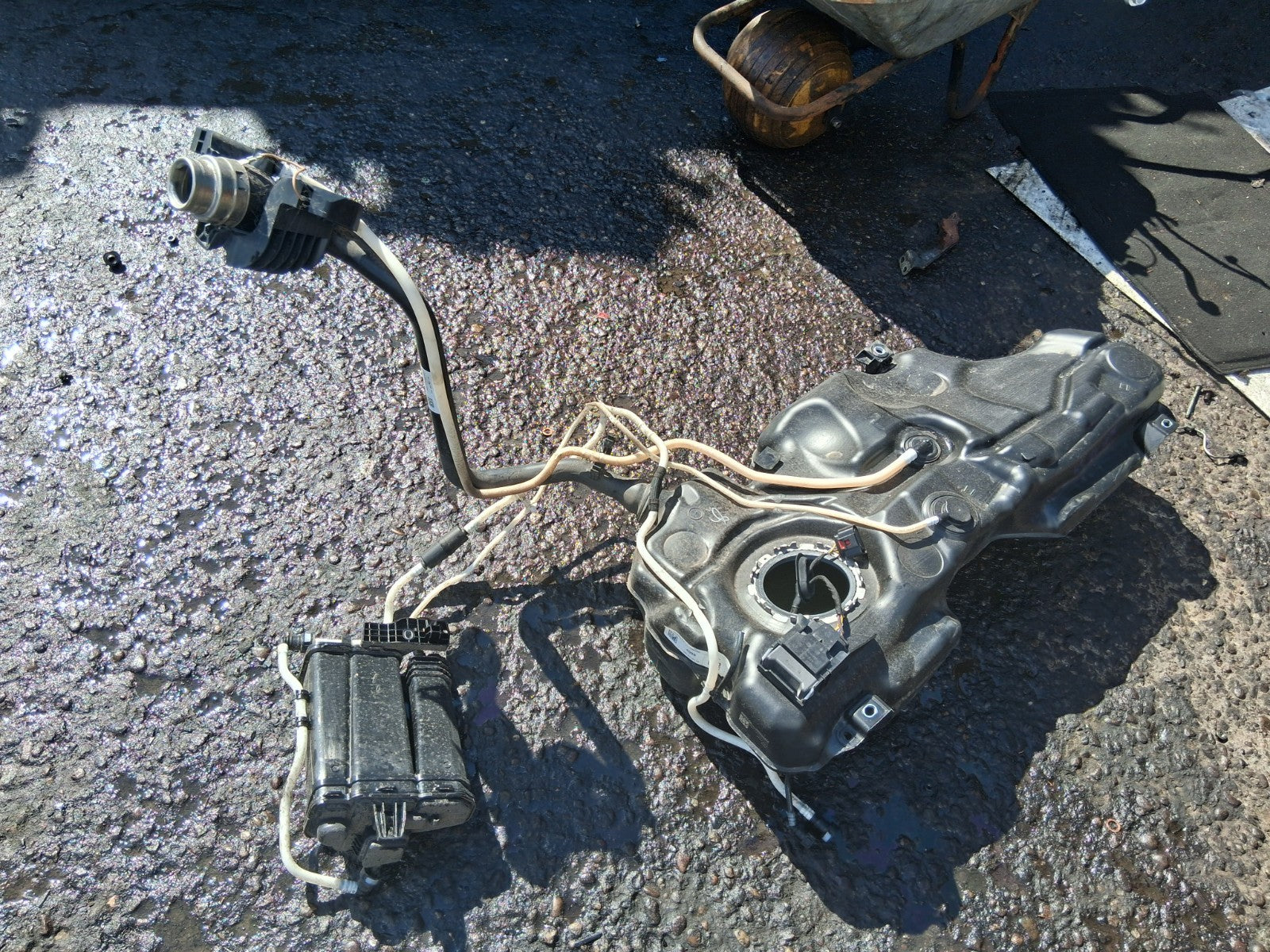 2024 AUDI A1 MK2 1.0 PETROL FUEL TANK 2Q020101
