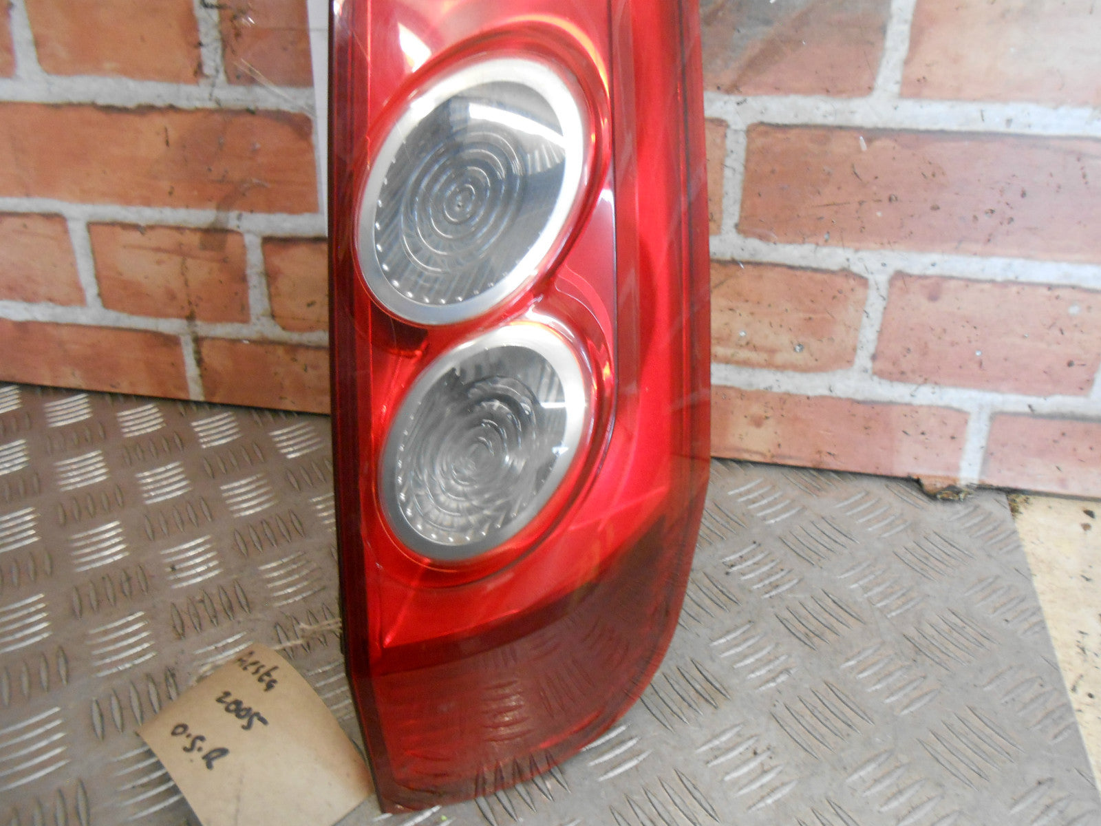 FORD FIESTA MK6 2007 3 DOOR FACELIFT OSR DRIVER REAR BRAKE LIGHT 6S61-13404-BF