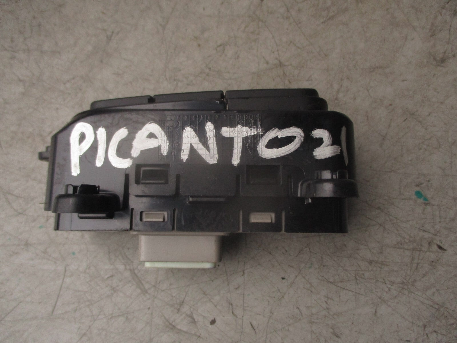 2021 KIA PICANTO MK3 JA TYRE TRACTION CONTROL & HEADLIGHT SWITCH 84759G6900
