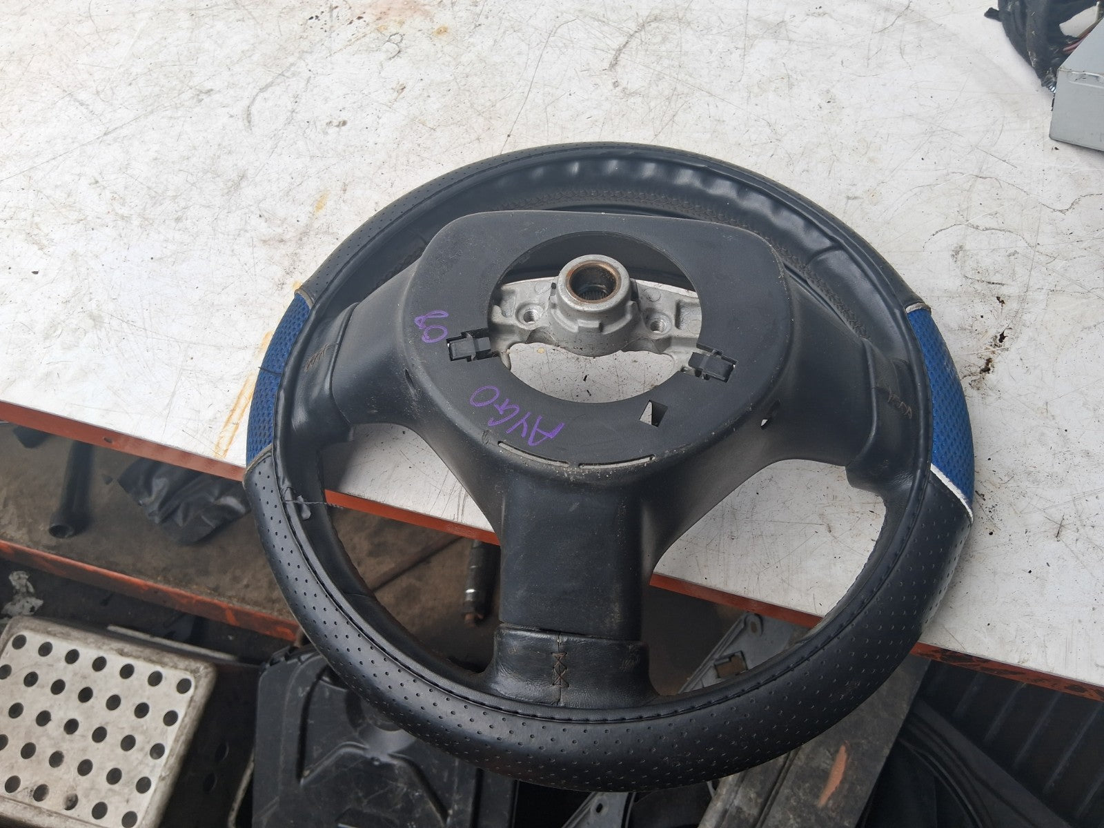 2008 TOYOTA AYGO MK1 3 SPOKE DRIVER FRONT STEERING WHEEL