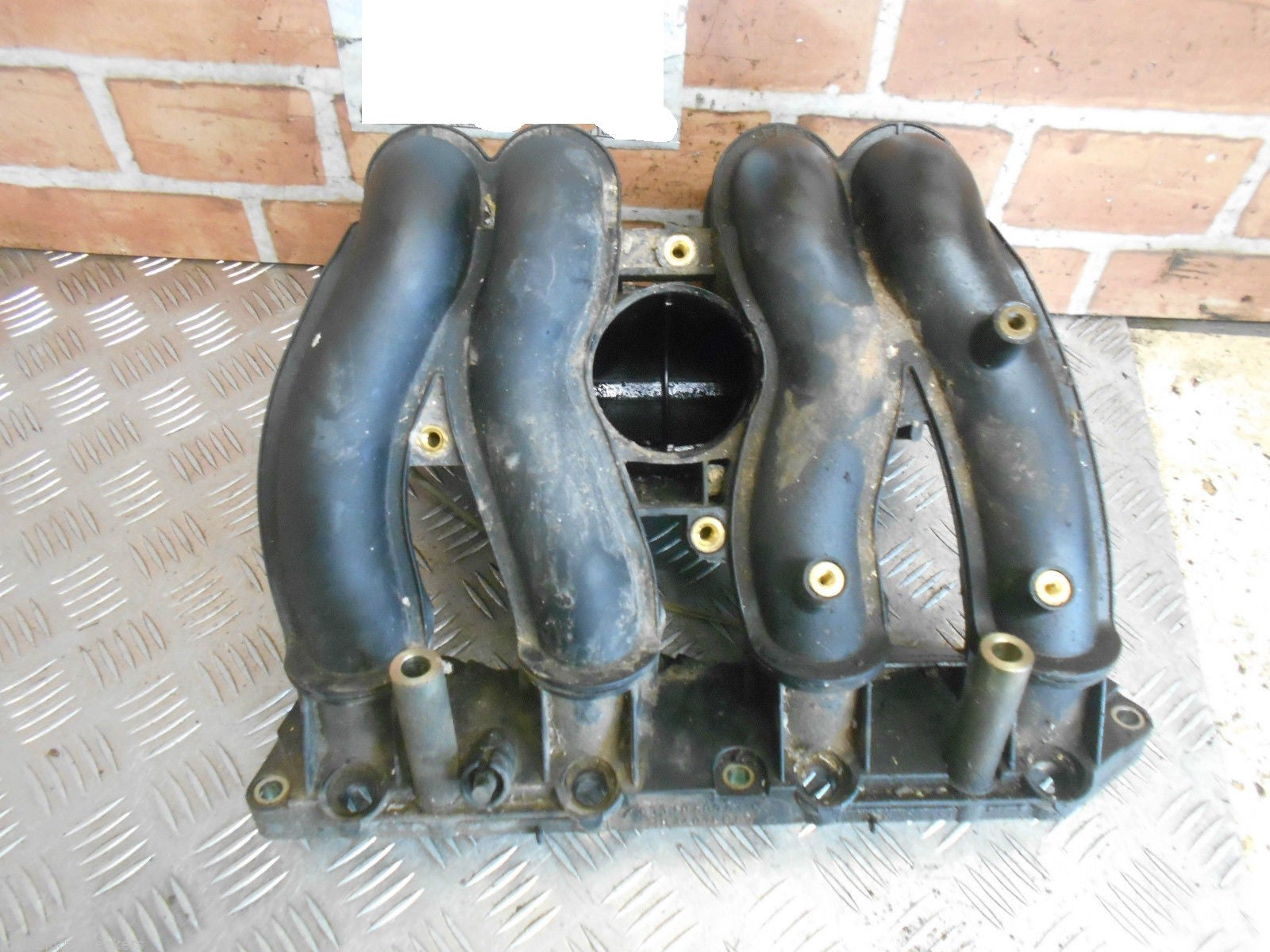 DAEWOO MUSSO FJ 2002 2.3 INLET MANIFOLD A1111402201