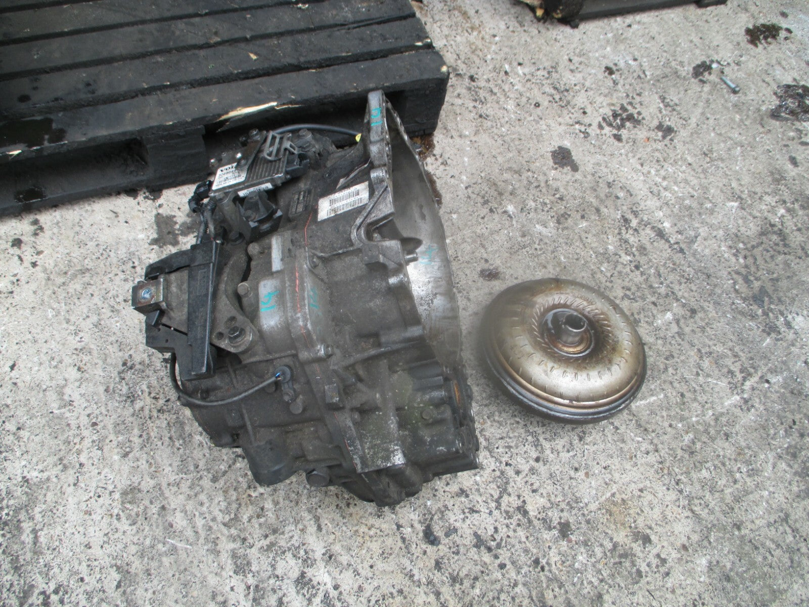 VOLVO V40 2004 AUTO GEARBOX TRANSMISSION TORQUE CONVERTER 30681144 30681142 BG14