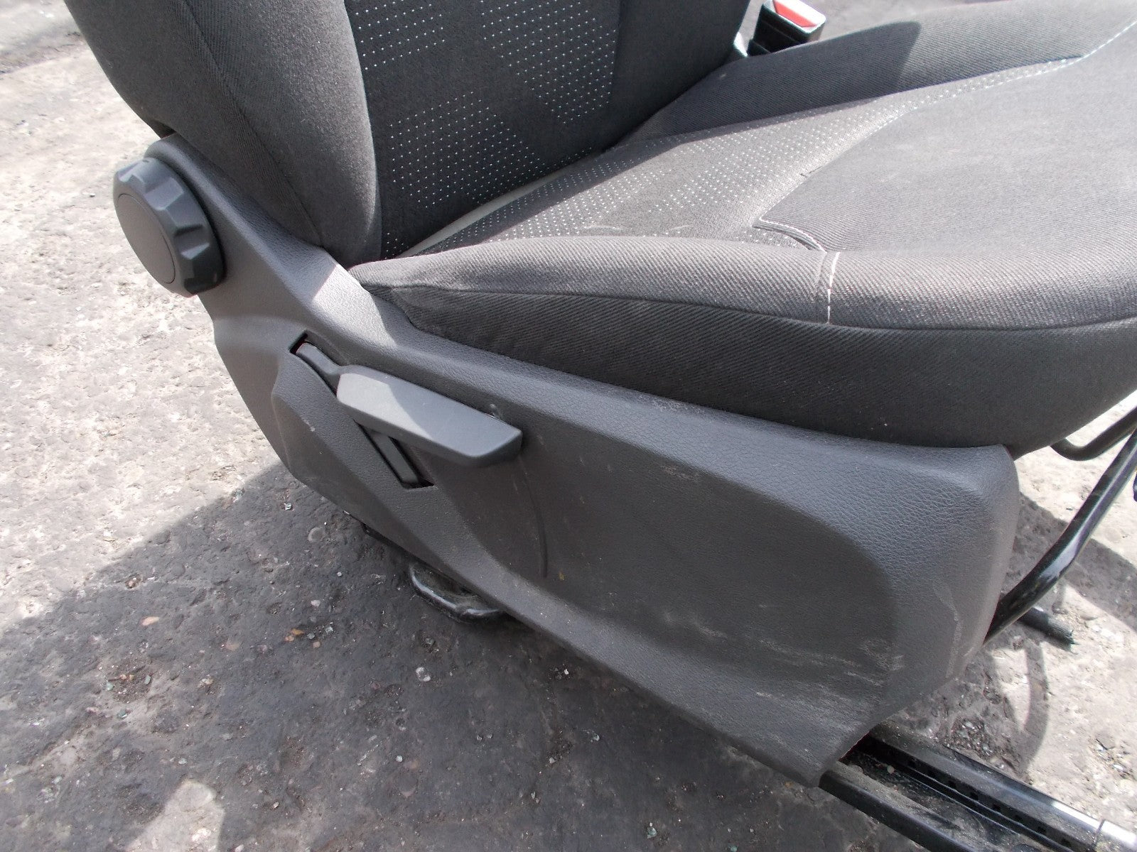 2017 FORD TRANSIT COURIER DRIVERS SEAT WITH ARM REST COMPLETE