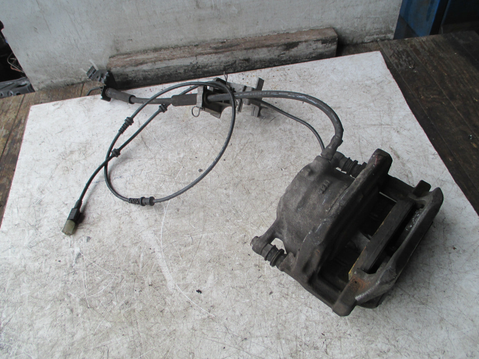 MERCEDES GLA X156 MK1 180 1.6 PETROL OSF DRIVER SIDE FRONT BRAKE CALIPER