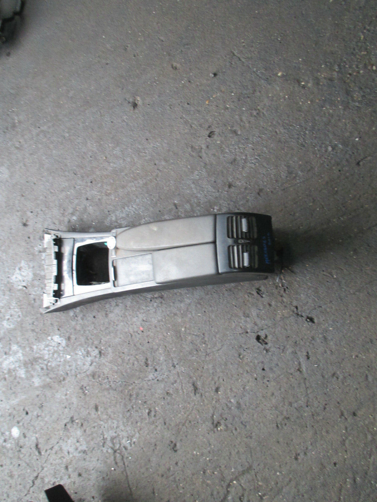 MERCEDES-BENZ C-CLASS 2012 W204 CENTRE CONSOLE WITH ARM REST A2046800150