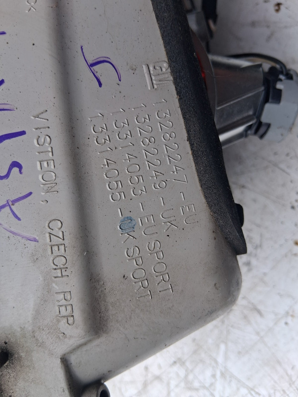 2013 VAUXHALL ASTRA J ESTATE OSR DRIVER REAR RIGHT INNER TAIL LIGHT 13282249