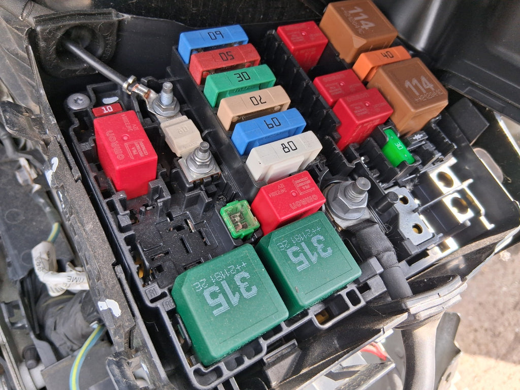 2021 CITROEN C3 MK3 1.2 PETROL FUSE BOX RELAY BOX